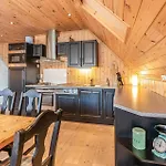 Holiday home 4 Bedroom Cozy In Kvamsoy Sandvik (More og Romsdal)