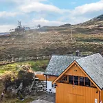 4 Bedroom Cozy In Kvamsoy *