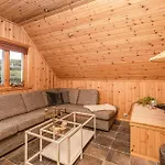 4 Bedroom Cozy In Kvamsoy Holiday home