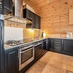 4 Bedroom Cozy In Kvamsoy