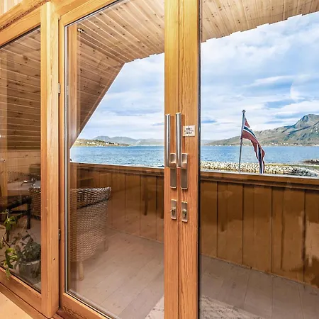 Koselig Bolig Med 4 Soverom I Kvamsøy Feriehus Sandvik (More og Romsdal)