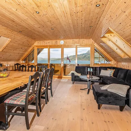 4 Bedroom Cozy In Kvamsoy * Sandvik (More og Romsdal)