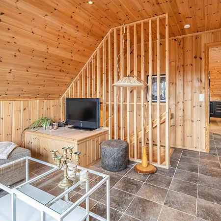 4 Bedroom Cozy In Kvamsoy 펜션 Sandvik (More og Romsdal)