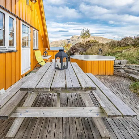 Casa vacanze 4 Bedroom Cozy In Kvamsoy Sandvik (More og Romsdal)