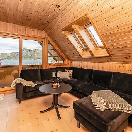 Сasa de vacaciones Front In Kvamsoy