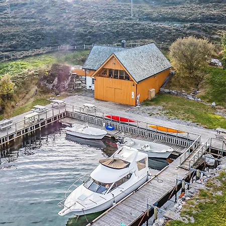4 Bedroom Cozy In Kvamsoy