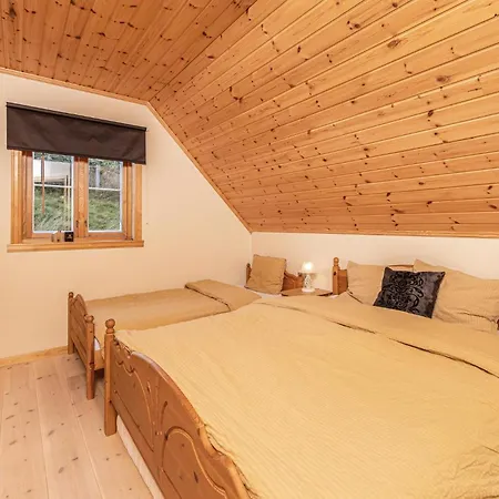 Front In Kvamsoy Sandvik (More og Romsdal)