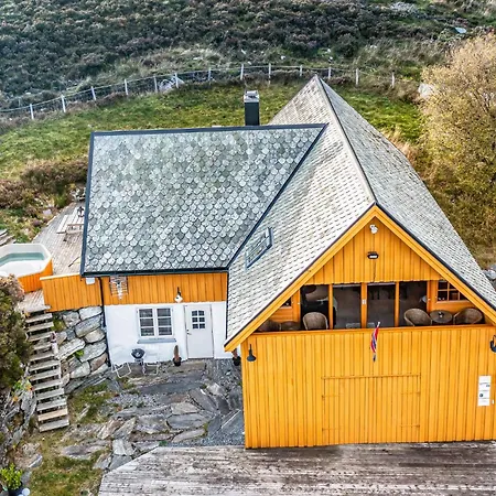 Сasa de vacaciones Front In Kvamsoy