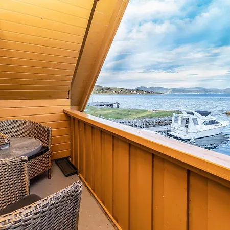 4 Bedroom Cozy In Kvamsoy * Sandvik (More og Romsdal)