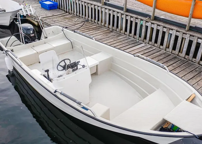 Front In Kvamsoy Sandvik (More og Romsdal)